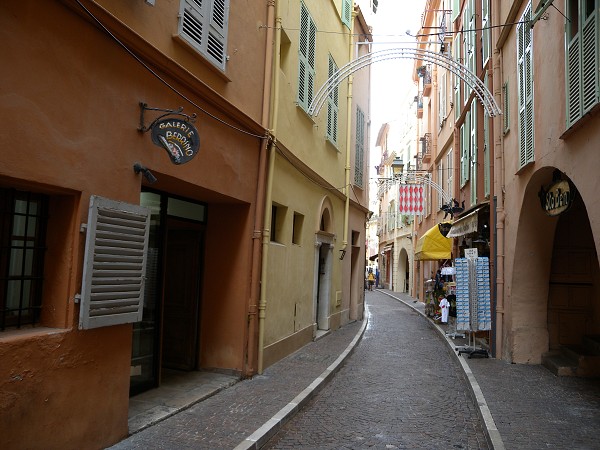 V ulicích Monaca