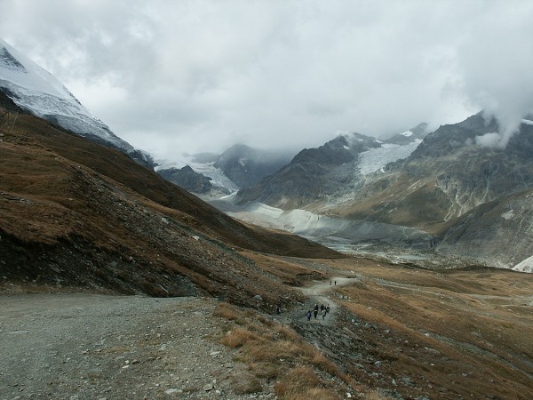 Cesta z Matterhornu do Zermatu