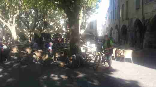 13 Uzés