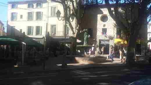 15 Uzés