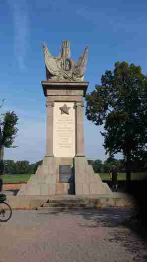 12 Památník v Torgau