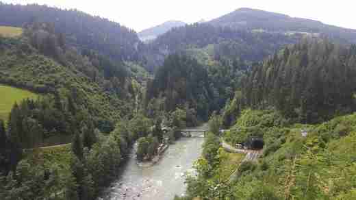 05 Řeka Salzach a její přítok