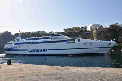 07 Naše loď na Capri