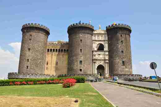 13 Neapol - Castel Nuovo