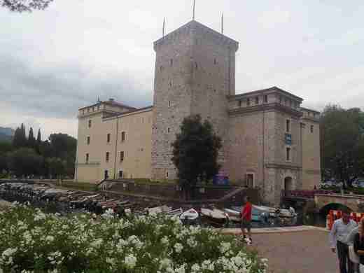 11 Hrad La Rocca v Rivě