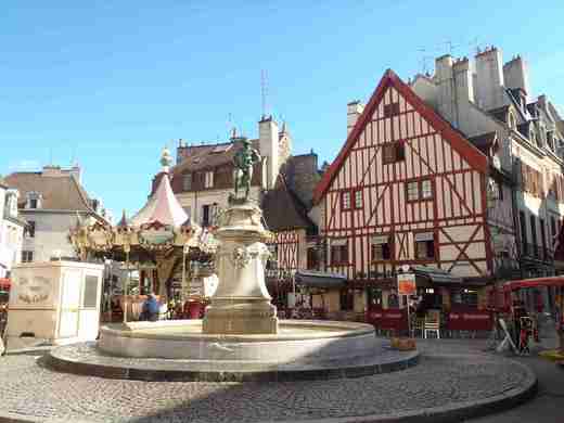 06 Place de Bareuza