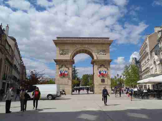 23  Porta Guillaume