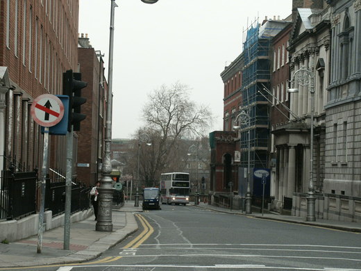 76 Kildare Street - křižovatka s Nassau Street