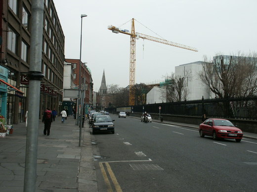 77 Nassau Street - vpravo areál Trinity College