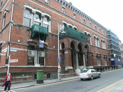 78 Kildare Street - Francouzský institut naproti LCI